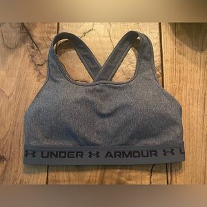 Great Condition UA women’s sports Bra with padding size M